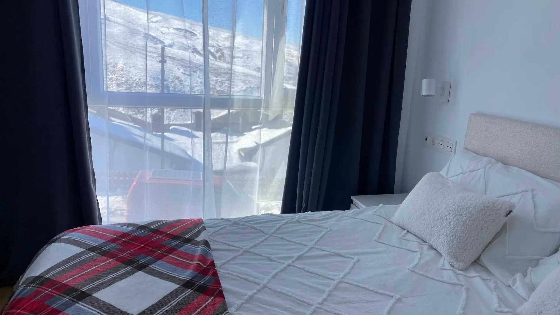 Ski 6 Sierra Nevada Apartment